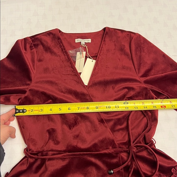 ANTHROPOLOGIE MOON RIVER BURGUNDY RED LACE TRIMMED VELVET WRAP  KIMONO SMALL - Picture 13 of 16